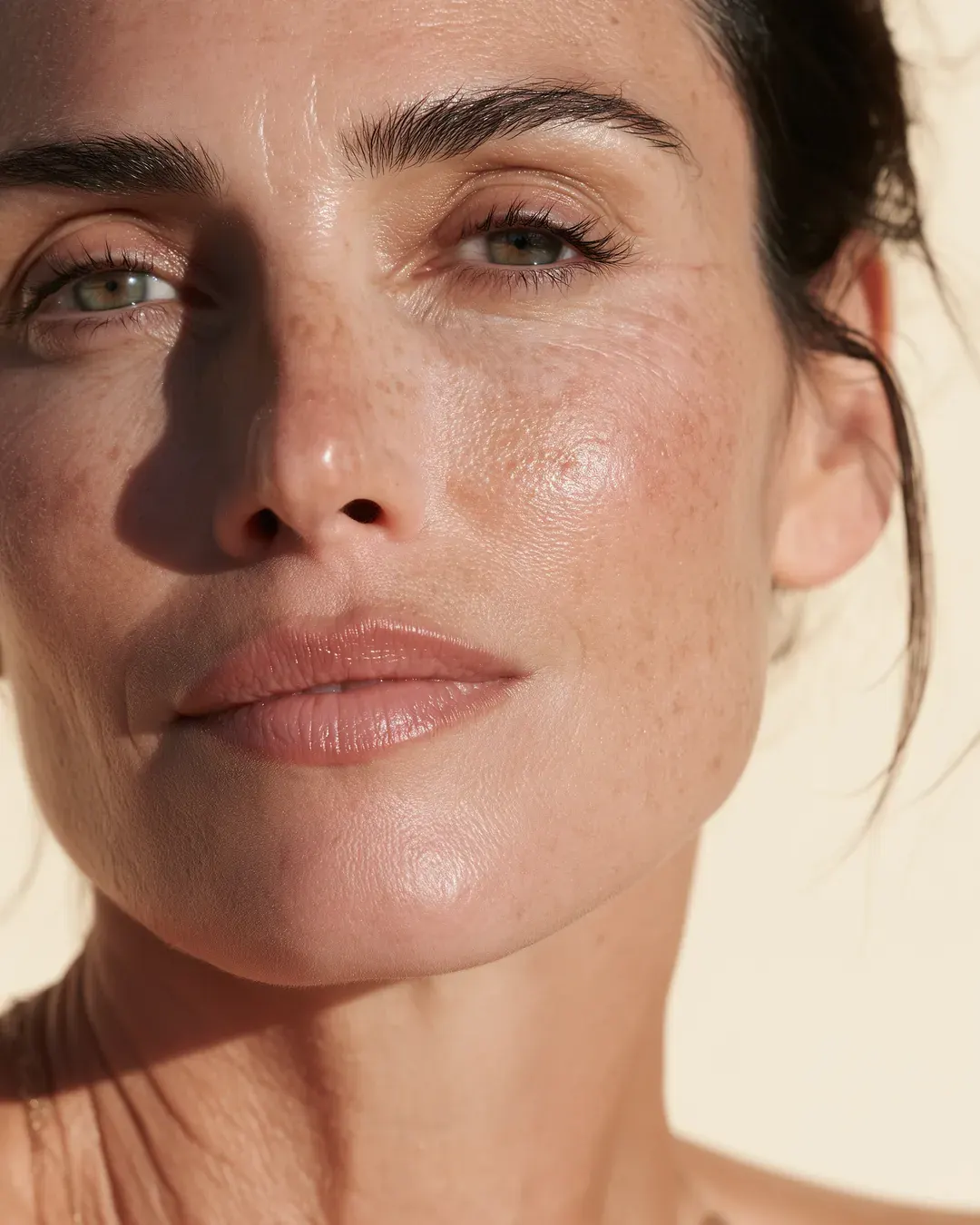 Woman with an even, golden skin tone in daylight